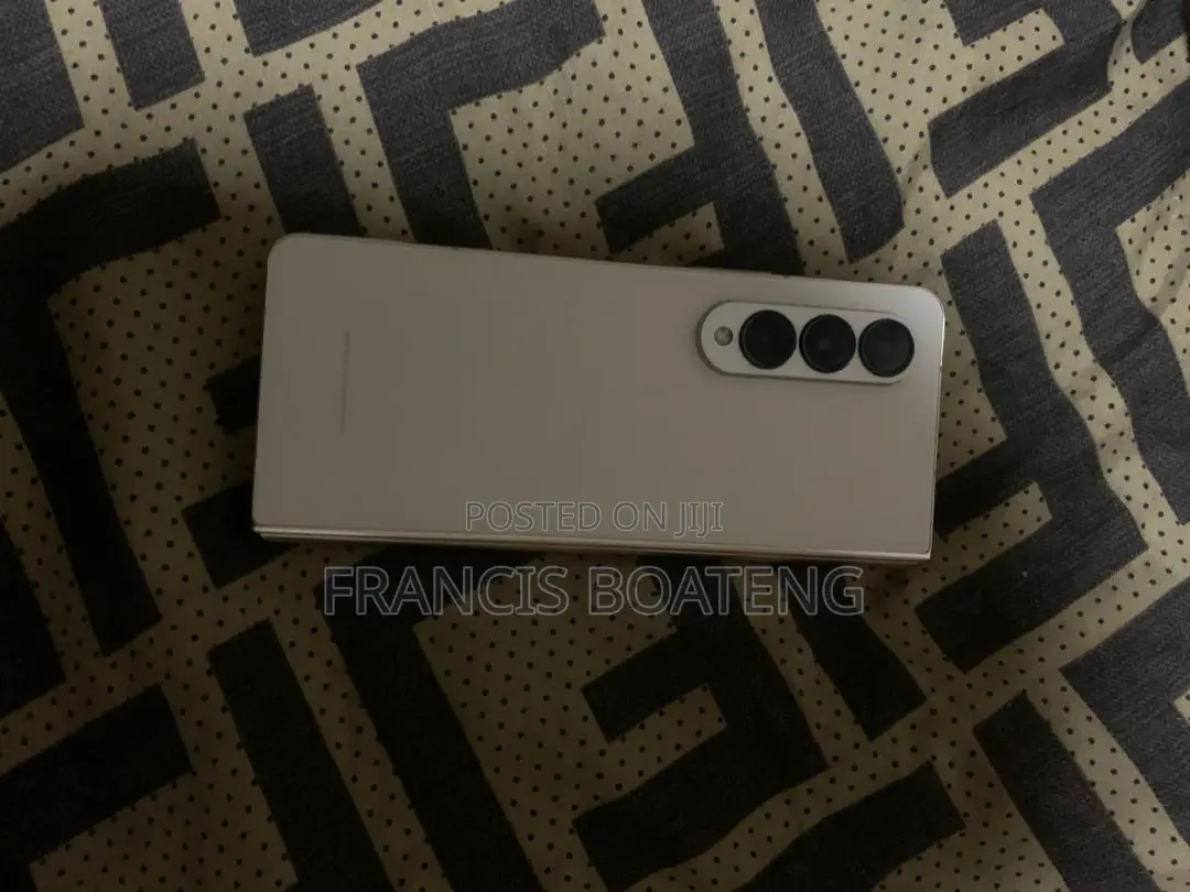 Samsung Galaxy Z Fold4 256 GB Gold