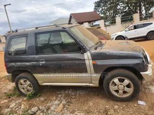 Mitsubishi Pajero Junior 1997 Black