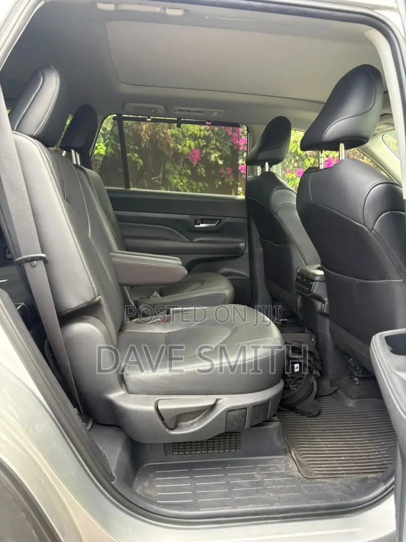 Toyota Highlander Limited AWD 2024 Silver