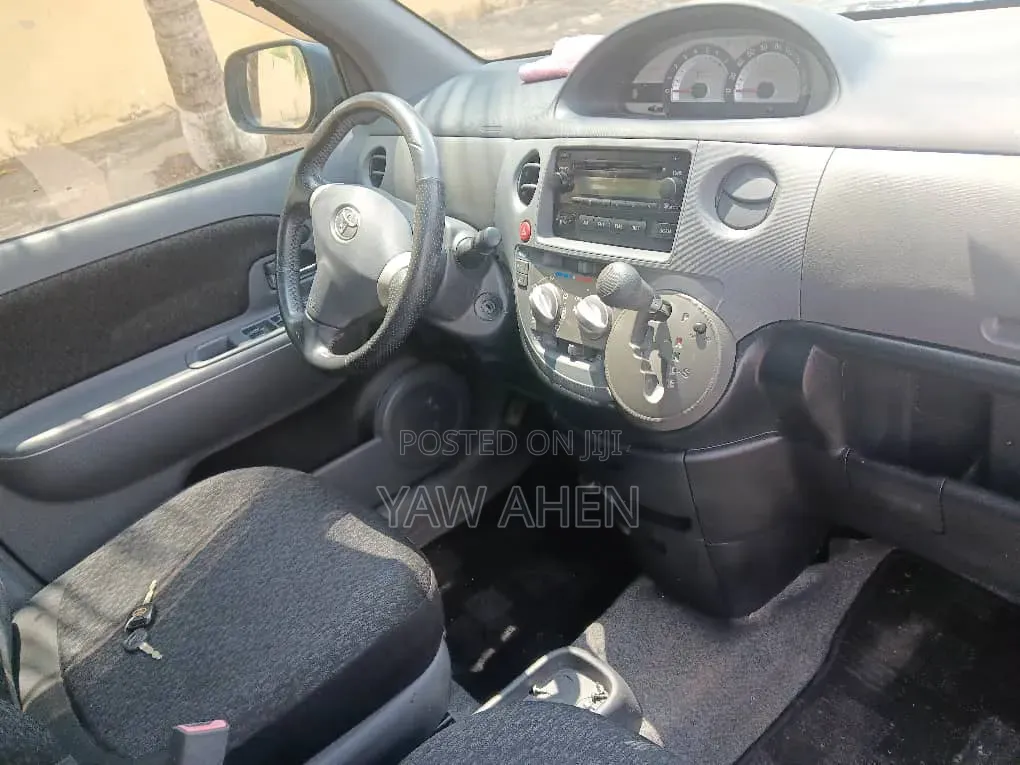 Toyota Sienta 2015 Gray