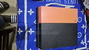 PS4 PRO Jailbreak With 2 Games and 3 Pads