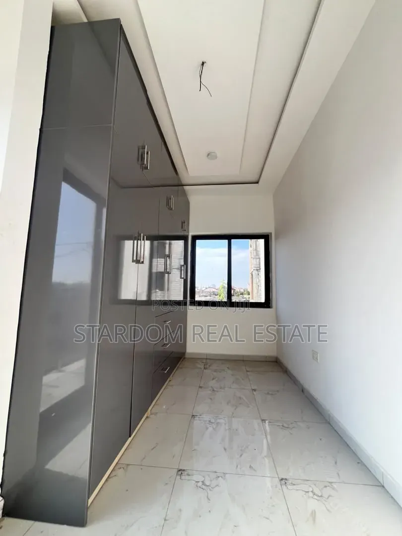 3bdrm Duplex in East Legon, American House for rent