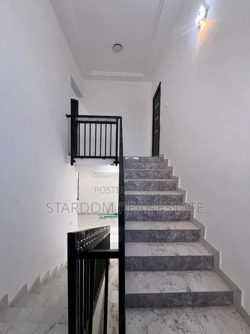 3bdrm Duplex in East Legon, American House for rent