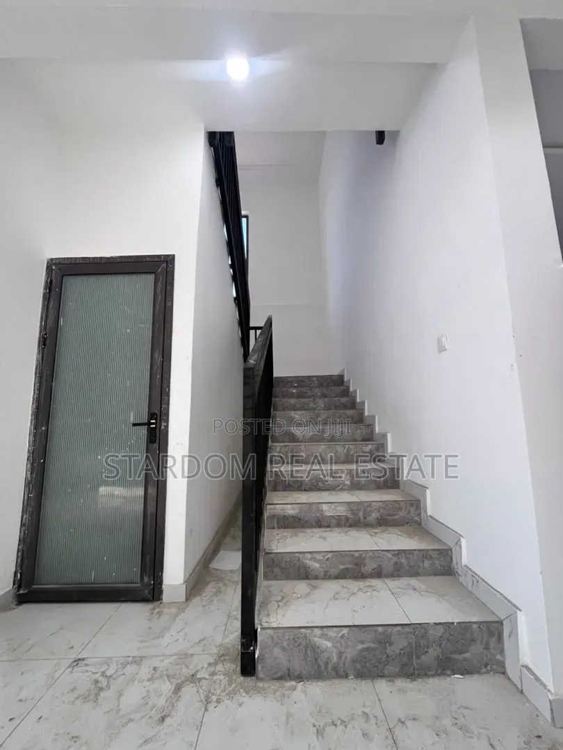 3bdrm Duplex in East Legon, American House for rent