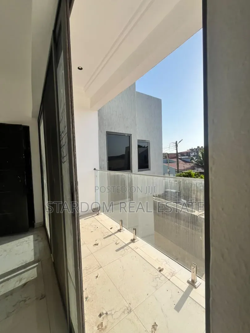 3bdrm Duplex in East Legon, American House for rent