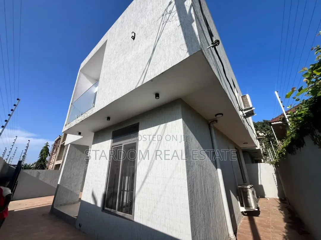 3bdrm Duplex in East Legon, American House for rent
