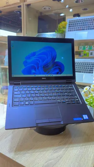 Laptop Dell Latitude 7390 2-in-1 16GB Intel Core i7 SSD 256GB