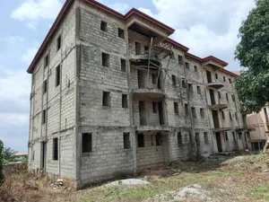 20bdrm House in 54 Bedrooms Hostel, Kumasi Metropolitan for sale