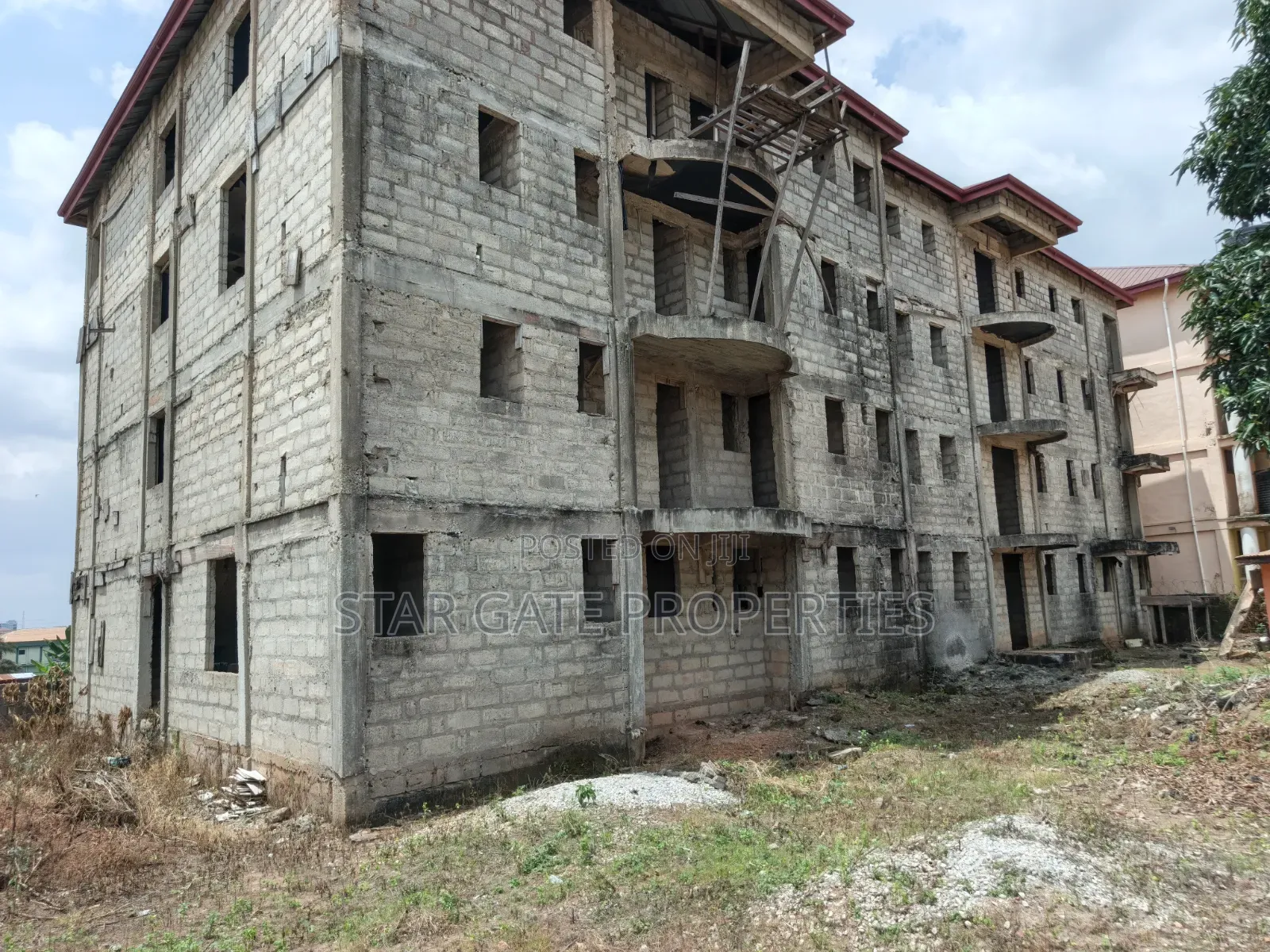 20bdrm House in 54 Bedrooms Hostel, Kumasi Metropolitan for sale