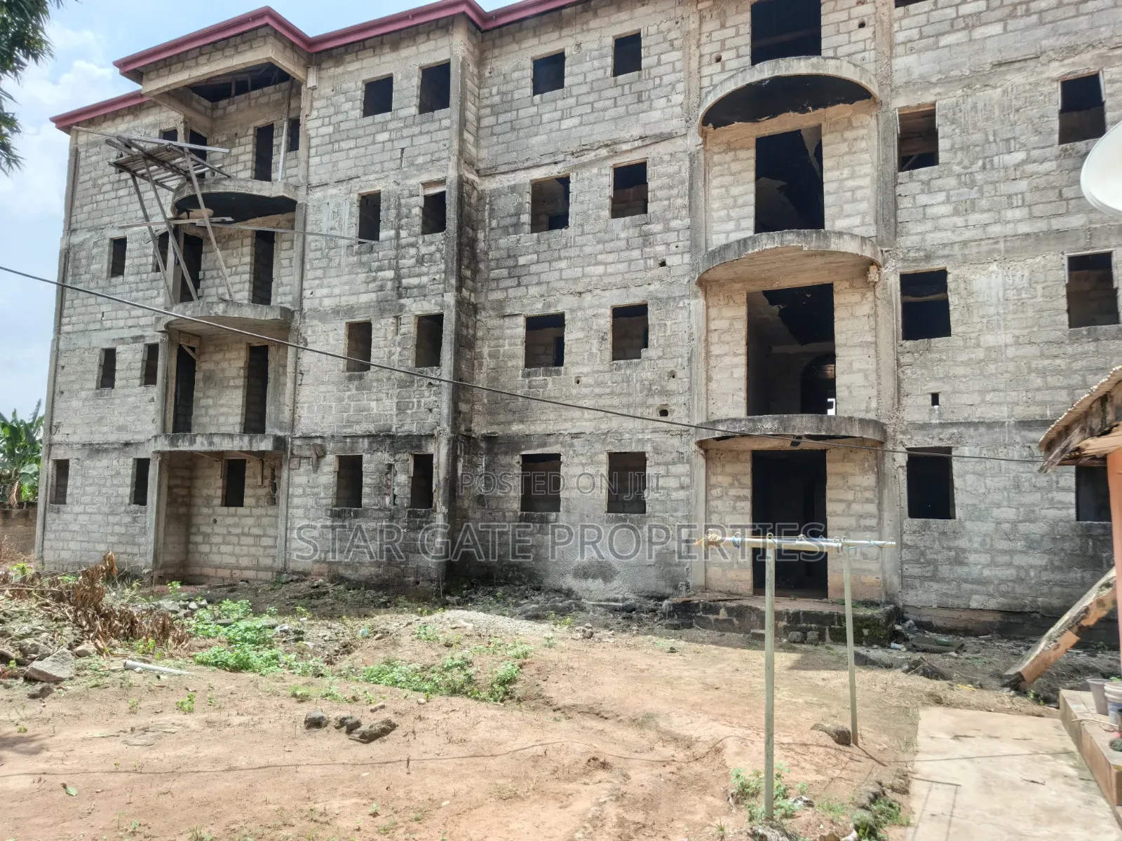 20bdrm House in 54 Bedrooms Hostel, Kumasi Metropolitan for sale
