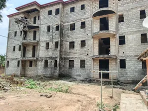20bdrm House in 54 Bedrooms Hostel, Kumasi Metropolitan for sale