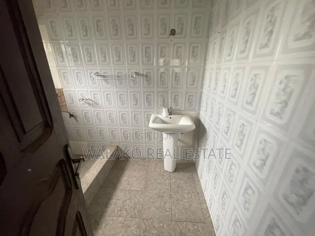 2bdrm Apartment in Awoshie for rent