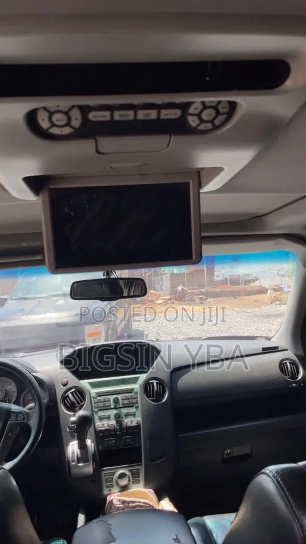 Honda Pilot Touring w/RES/Navi 4WD (3.5L 6cyl 5A) 2012 Black