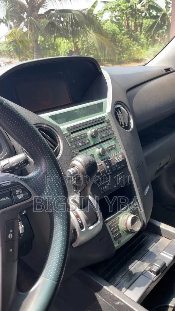 Honda Pilot Touring w/RES/Navi 4WD (3.5L 6cyl 5A) 2012 Black