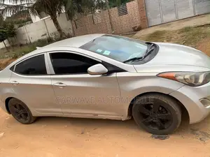Hyundai Elantra Limited Sedan FWD (1.8L 4cyl 6A) 2013 Silver