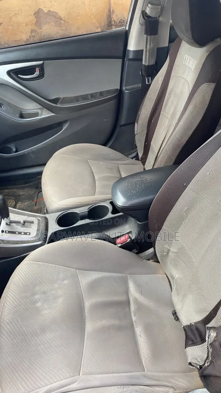 Hyundai Elantra Limited Sedan FWD (1.8L 4cyl 6A) 2013 Silver