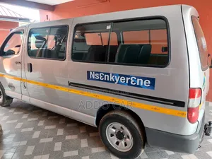 Toyota Grand HiAce 2002 Silver