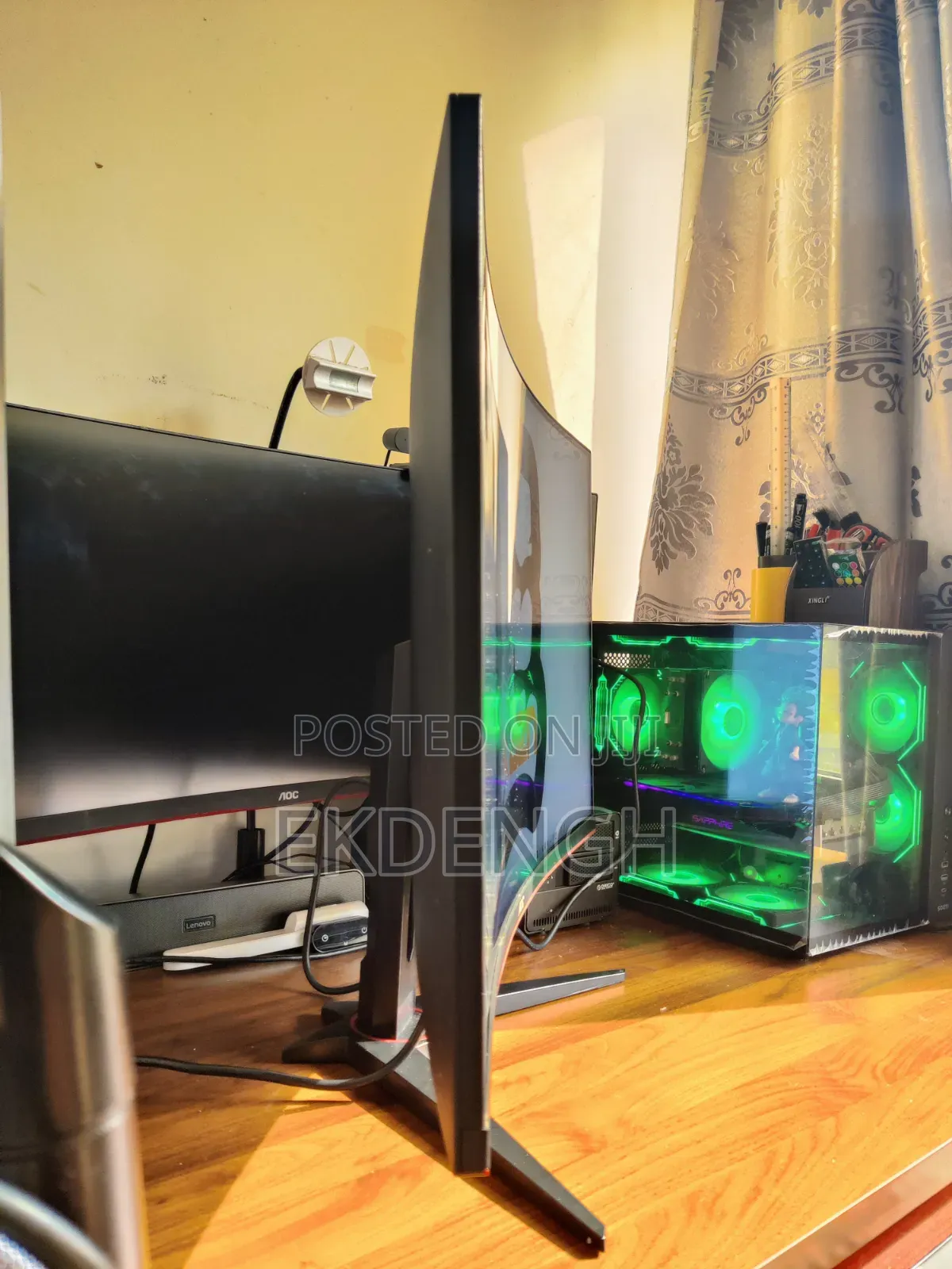 AOC CQ32G1 31.5" Curved 2560×1440 Resolution 144Hz