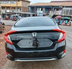 Honda Civic EX Hatchback 2019 Black