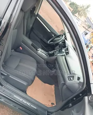 Honda Civic EX Hatchback 2019 Black
