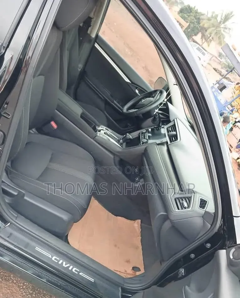 Honda Civic EX Hatchback 2019 Black