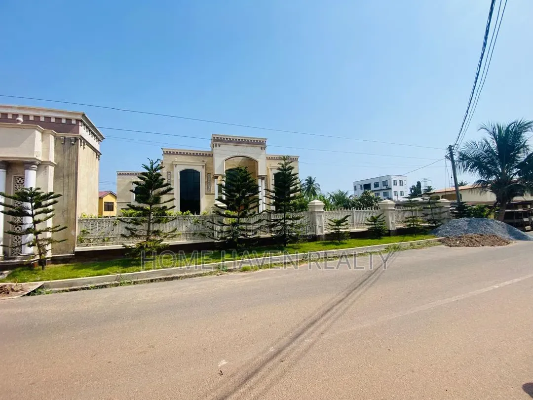 7bdrm House in Dzorwulu for sale