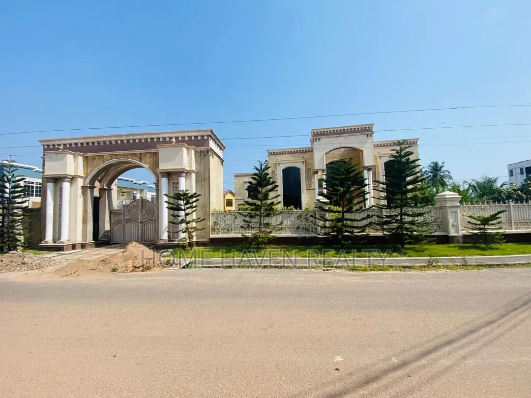7bdrm House in Dzorwulu for sale