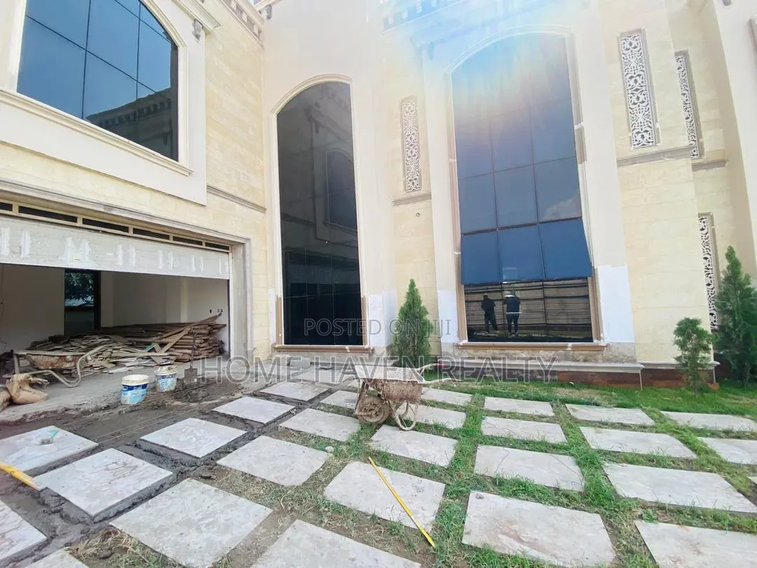 7bdrm House in Dzorwulu for sale