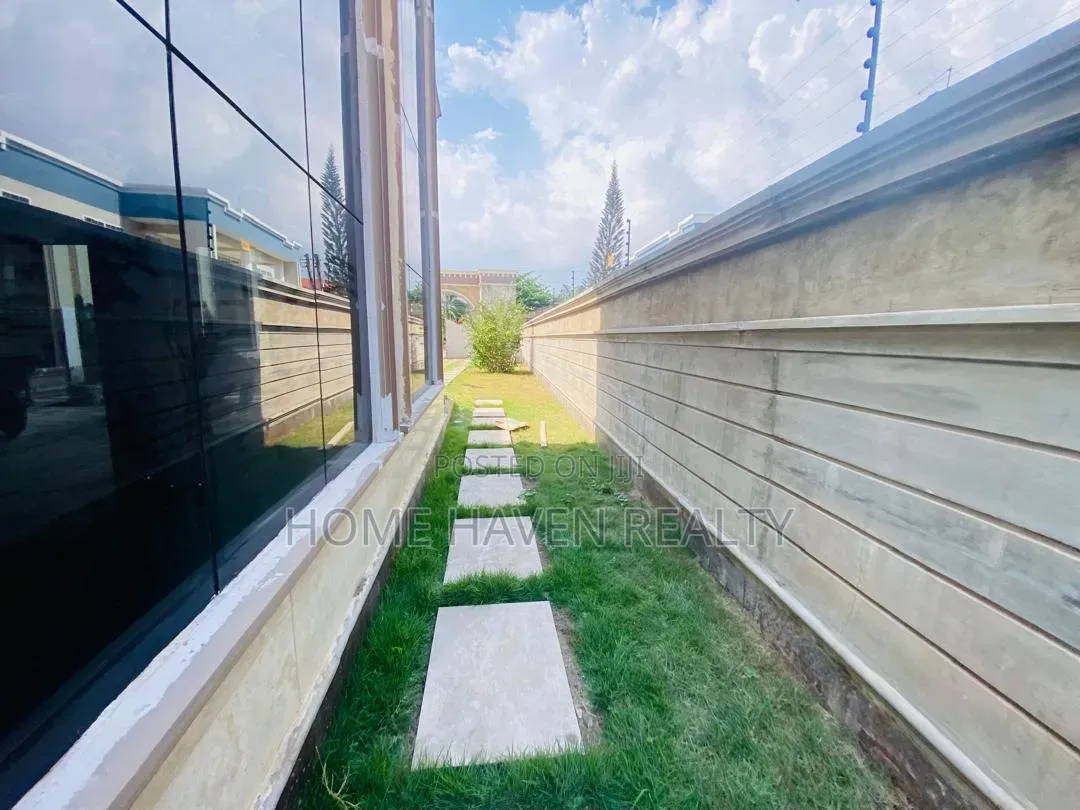 7bdrm House in Dzorwulu for sale