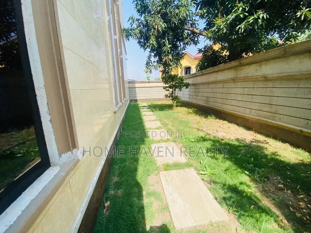 7bdrm House in Dzorwulu for sale