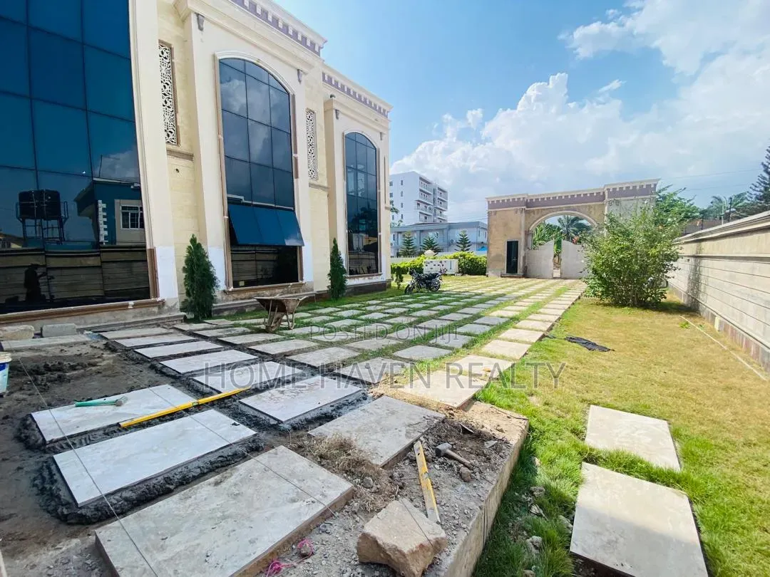 7bdrm House in Dzorwulu for sale
