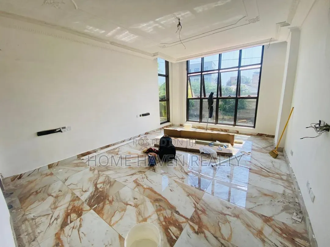 7bdrm House in Dzorwulu for sale