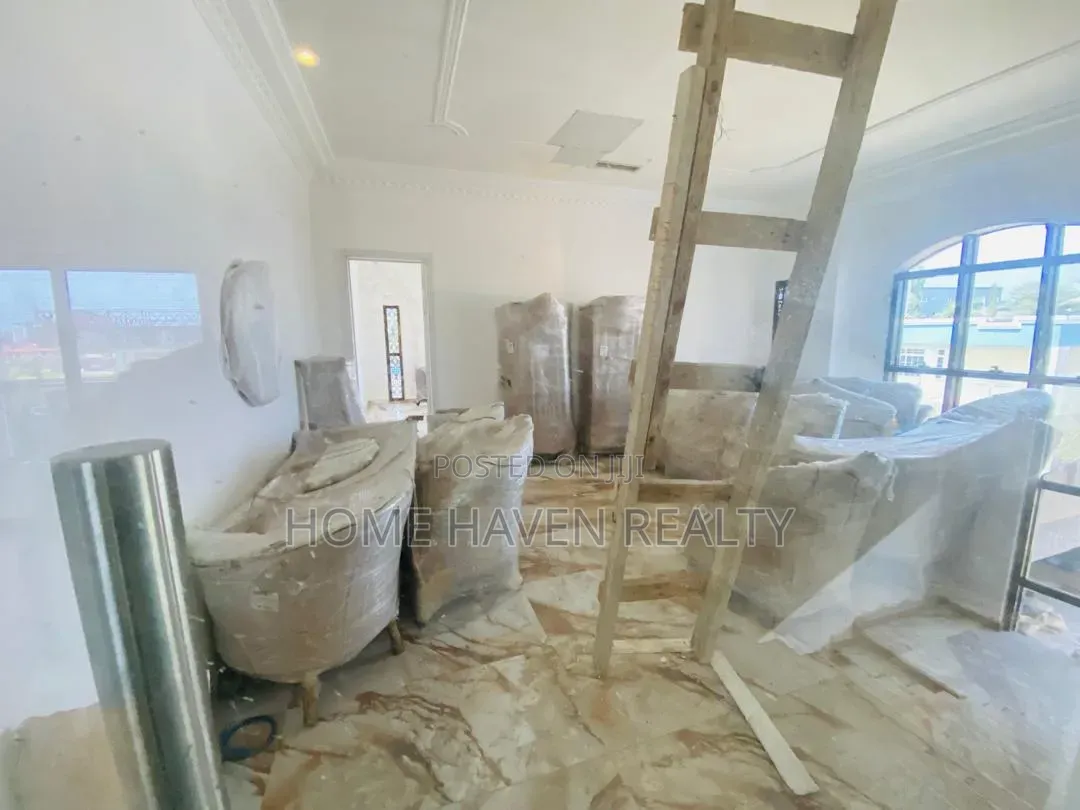 7bdrm House in Dzorwulu for sale