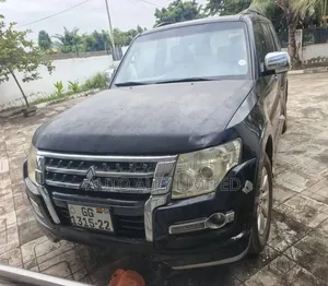 Mitsubishi Pajero 3.8 V6 GLS/GLX 2012 Black