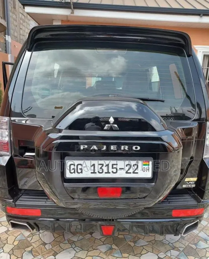 Mitsubishi Pajero 3.8 V6 GLS/GLX 2012 Black