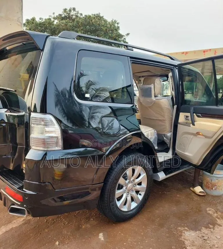 Mitsubishi Pajero 3.8 V6 GLS/GLX 2012 Black