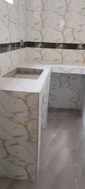 1bdrm Apartment in Sakumono Estate, Baatsona Total for rent