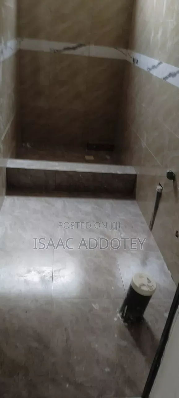 1bdrm Apartment in Sakumono Estate, Baatsona Total for rent