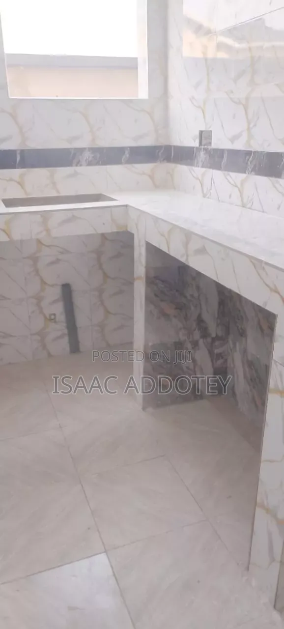 1bdrm Apartment in Sakumono Estate, Baatsona Total for rent