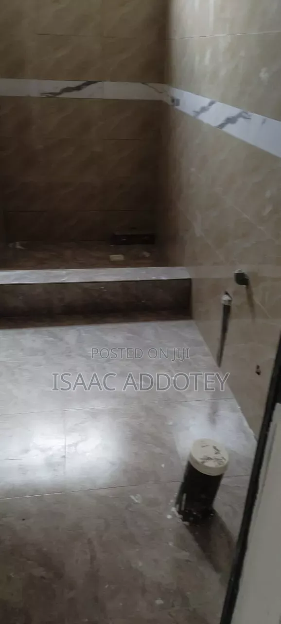 1bdrm Apartment in Sakumono Estate, Baatsona Total for rent