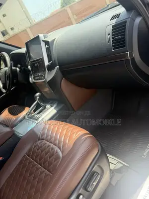 Toyota Land Cruiser 5.7 V8 VX-S 2020 Black