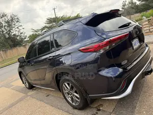 Toyota Highlander XSE 2022 Blue