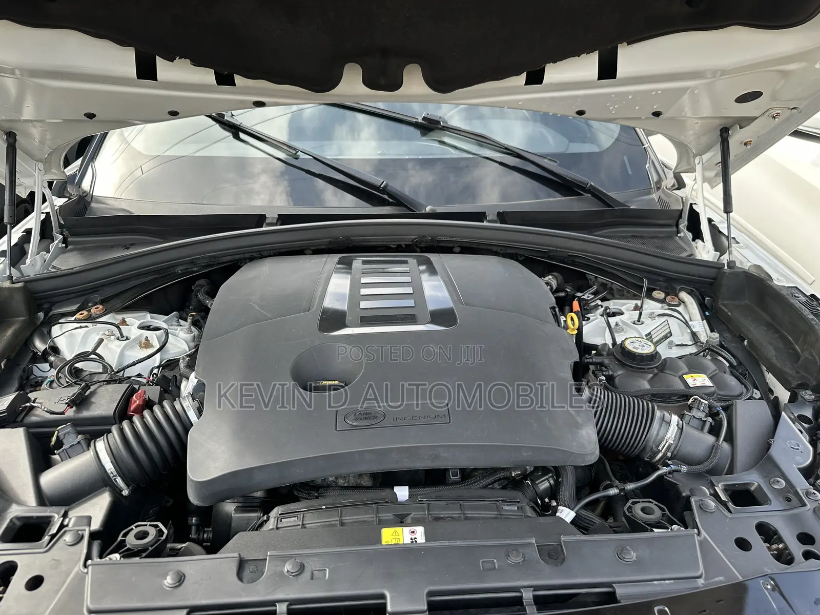 Land Rover Range Rover Velar R-Dynamic S 2022 White