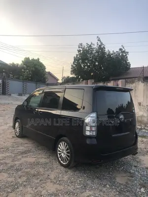 Toyota Voxy 2012 Burgundy