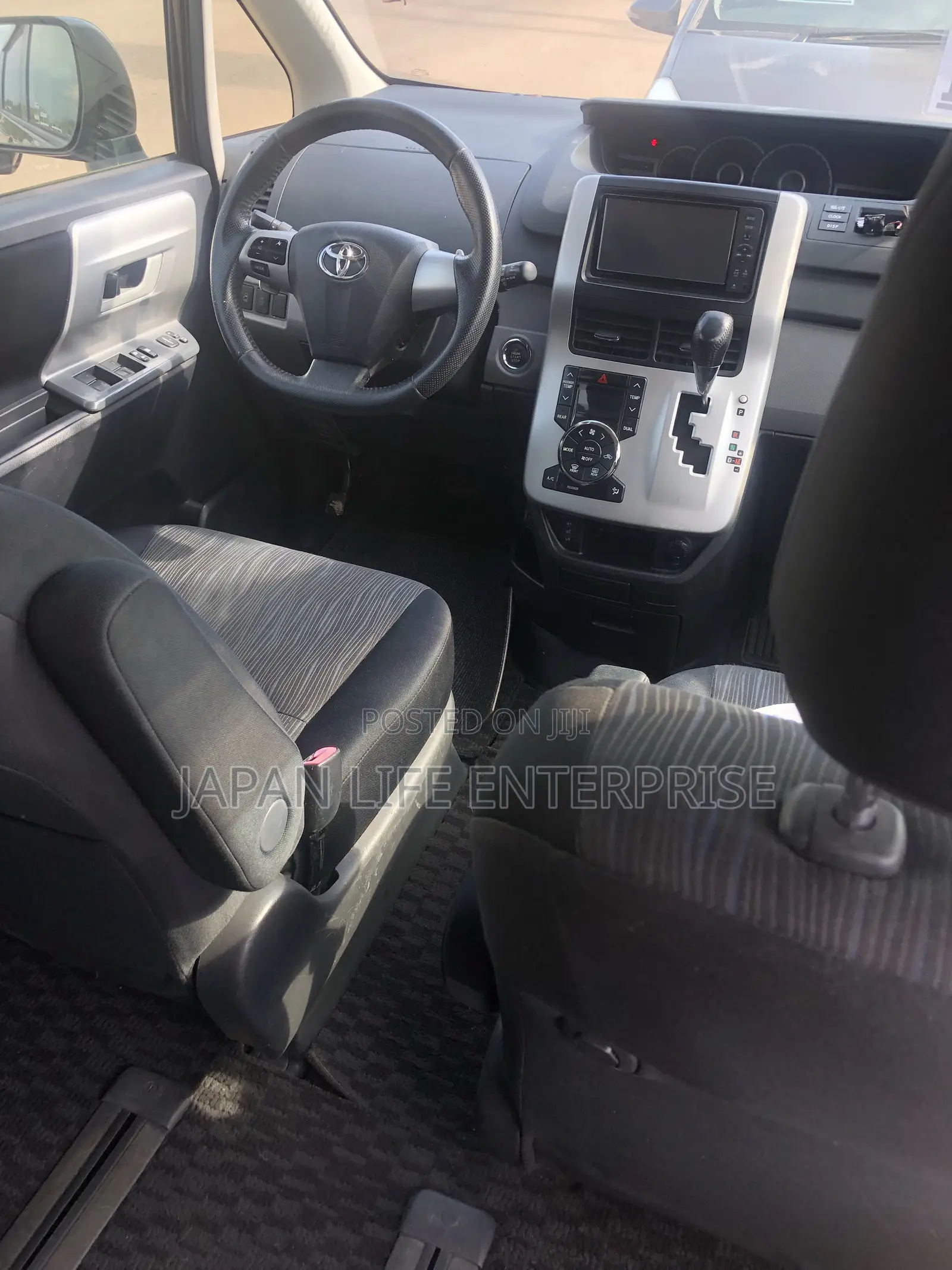 Toyota Voxy 2012 Burgundy