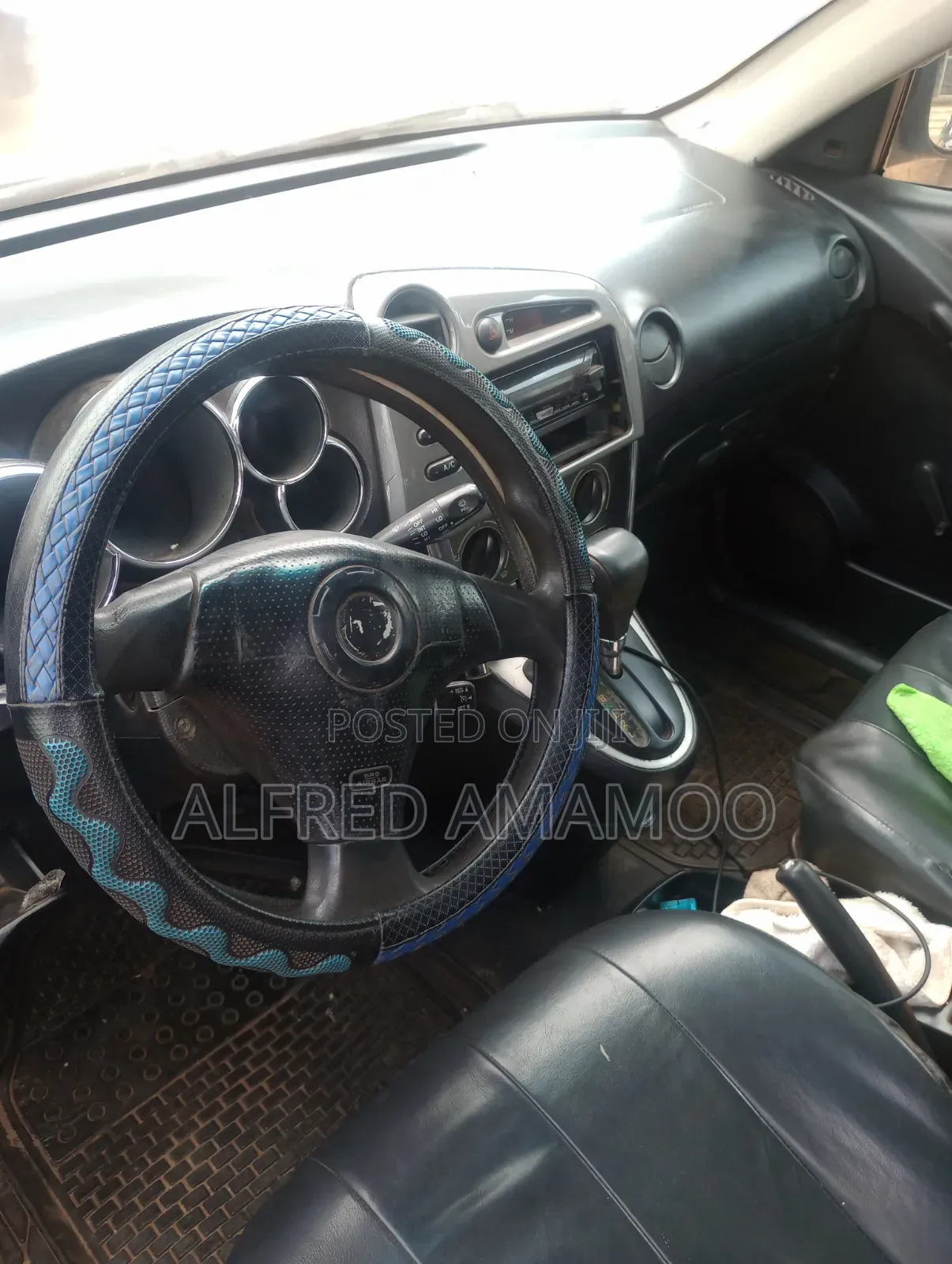 Toyota Matrix Hatchback FWD (1.8L 4cyl 5M) 2008 Blue