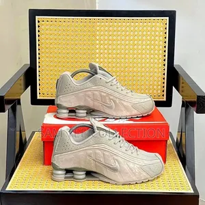 Nike Shox R4