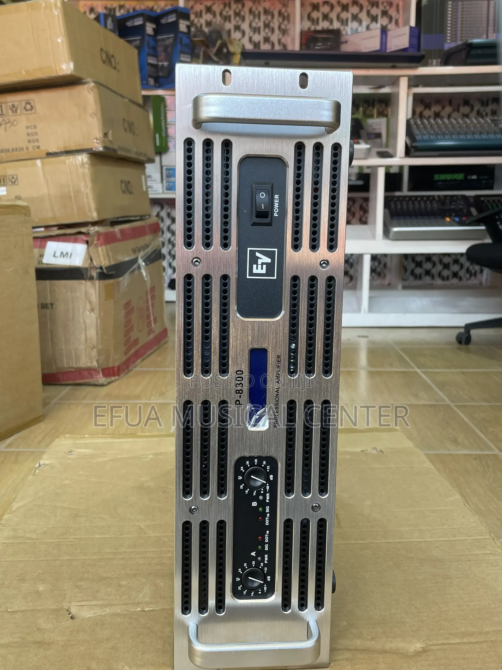 EV P8300 Bass Amplifier