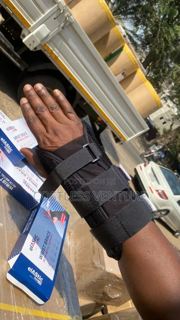 Elastic Wrist Brace With Metal Support