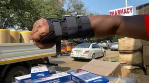 Elastic Wrist Brace With Metal Support